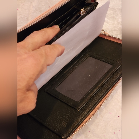 BETSEY JOHNSON NWOT Mauve hearts 💕 and Wristlet Wallet Patent Leather - Picture 5 of 8